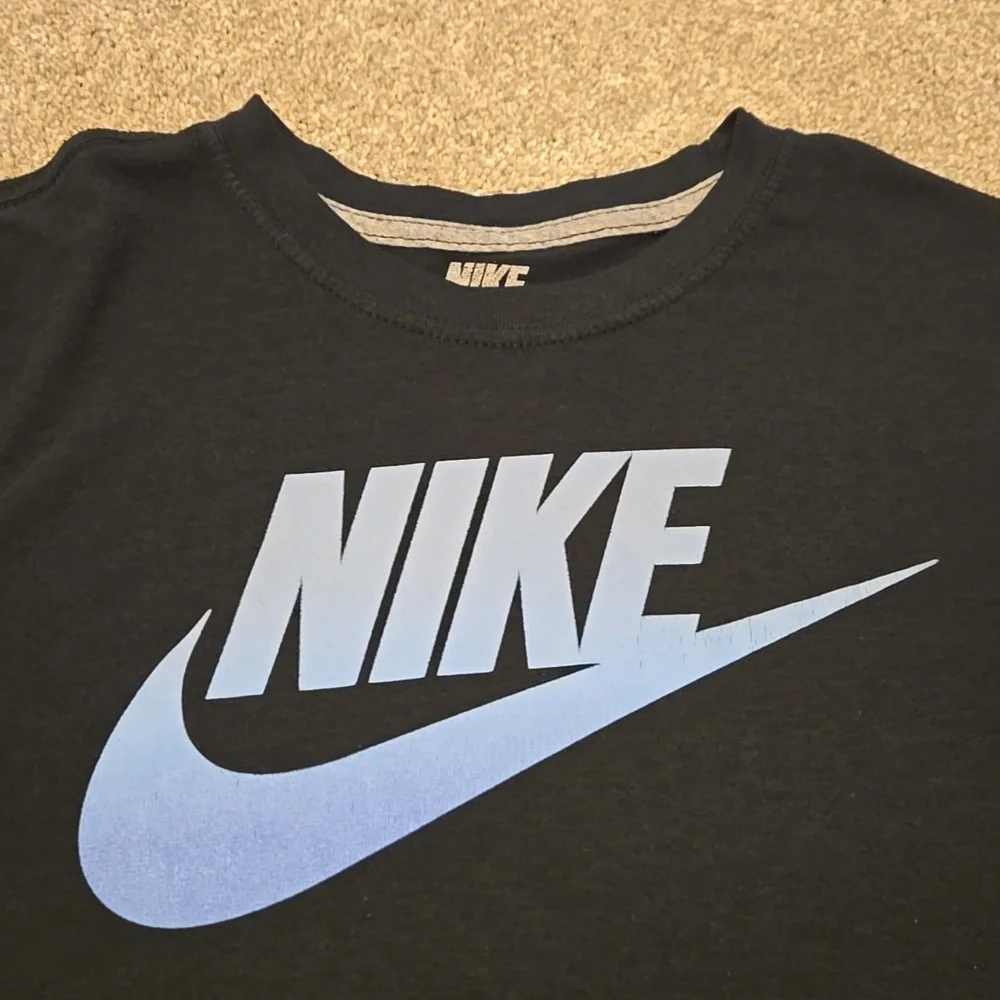 Boy's Medium Nike T Shirt Black and Blue - Picture 2 of 3
